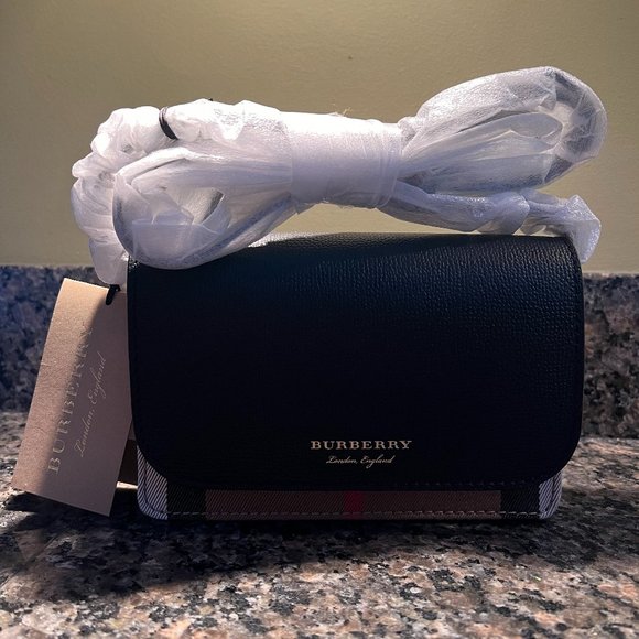 NWT Burberry Hampshire Crossbody - Picture 1 of 3